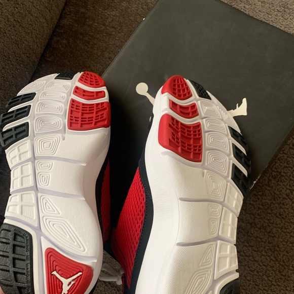 NIB Jordan shoes 5.5y - Picture 6 of 7